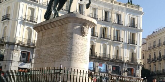 マジョール広場、フェリペ３世の銅像の写真