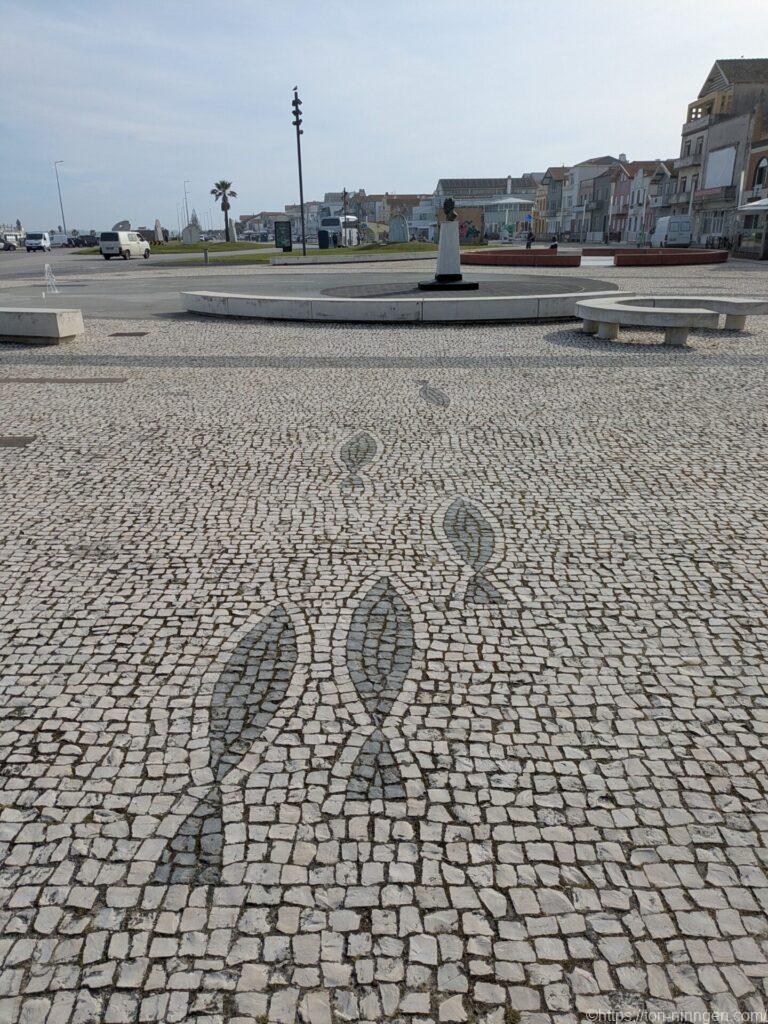 煉瓦で魚の形を作り出す