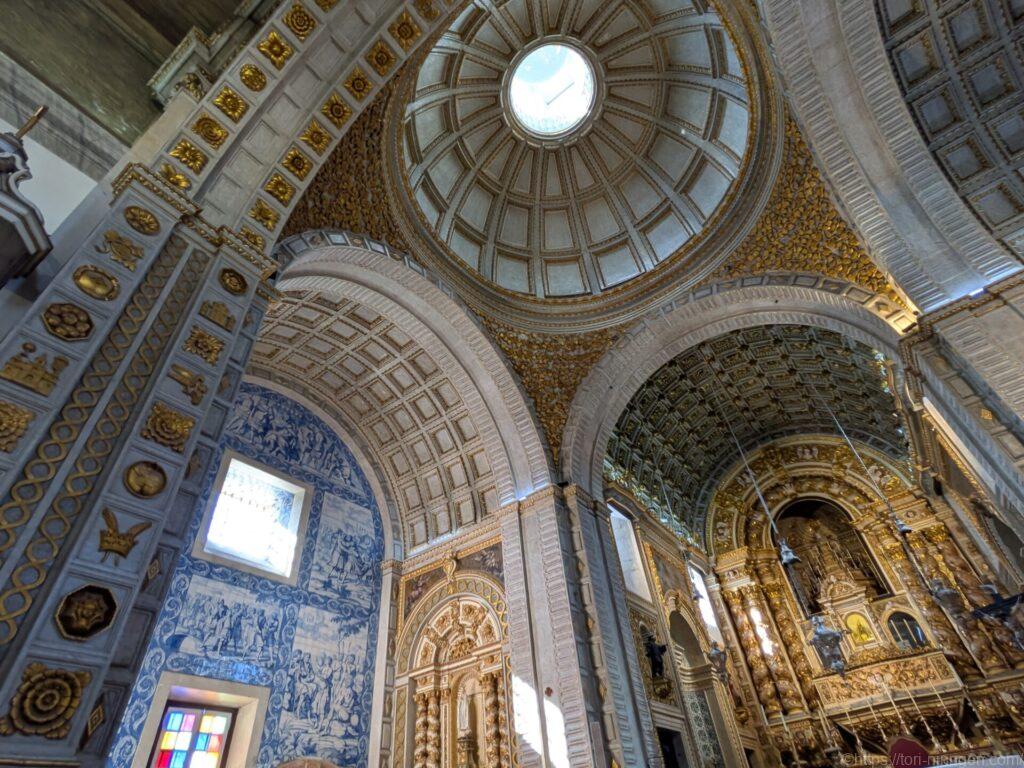 ノッサ・セニョーラ・ダナザレ教会内部の写真