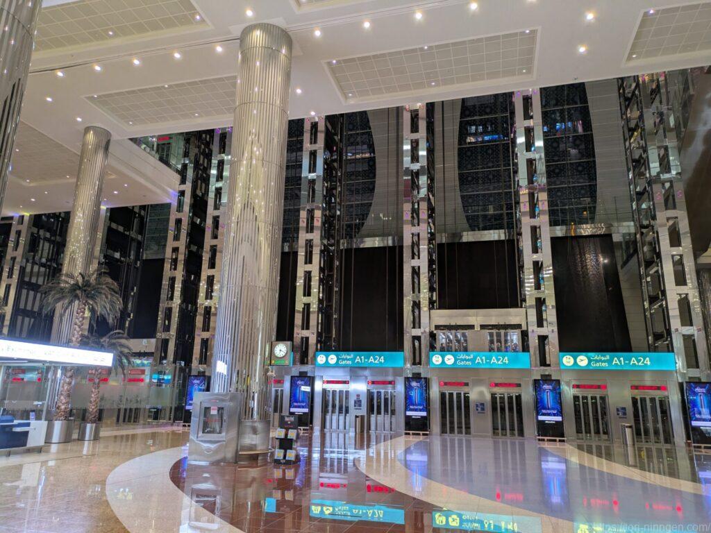 ドバイ空港のようす　