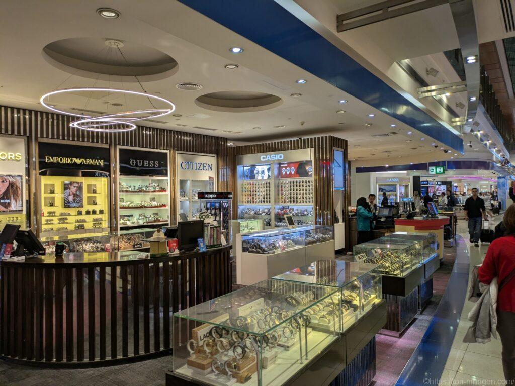空港内の時計店