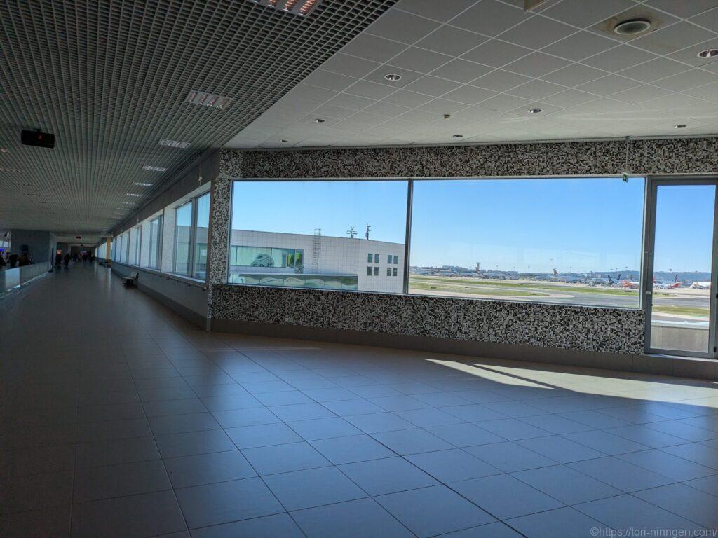 ウンベルト・デルガード空港に到着したところ