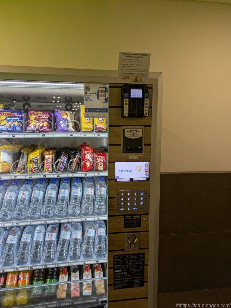 空港内の自動販売機