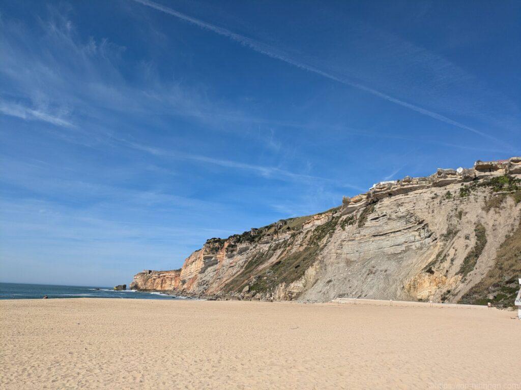 浜辺からシティオ地区を望む