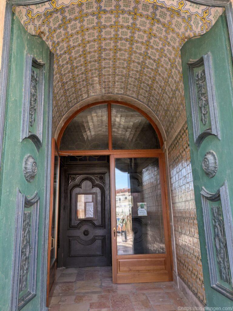 ノッサ・セニョーラ・ダナザレ教会入り口の写真