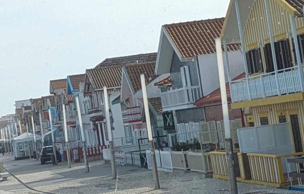 コスタ・ノヴァの家（車窓から）